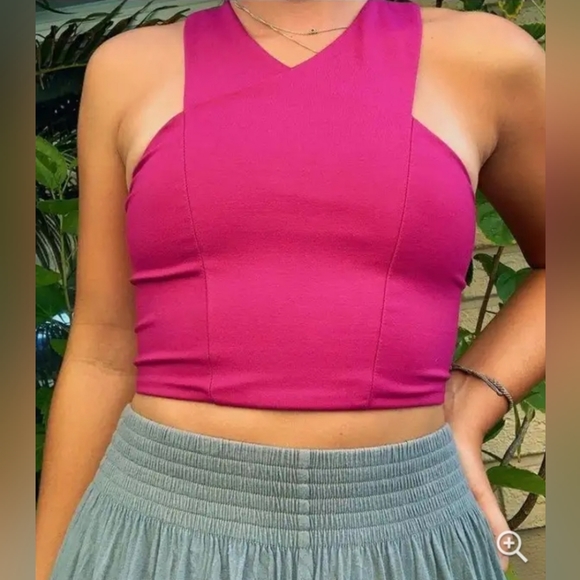 Express Crop Tee - Picture 2 of 10